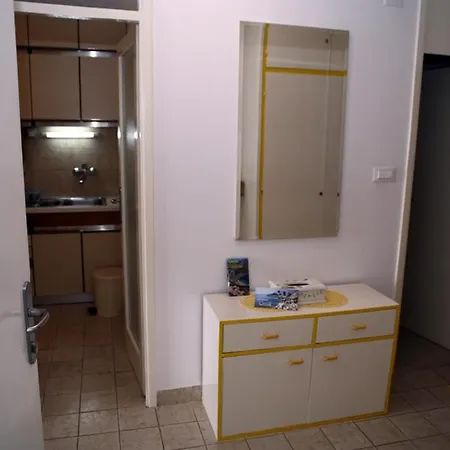 아파트 Ap Bonaca Sea Front View 오미스