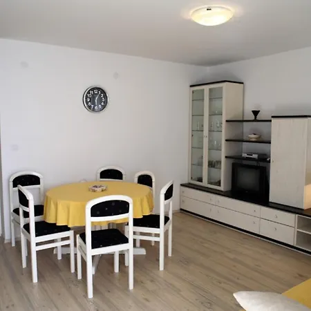 아파트 Ap Bonaca Sea Front View 오미스